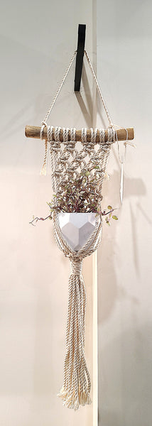 Macrame wall plant hanger (handmade by @sarasknots)